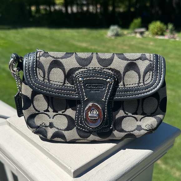 Coach Signature Jacquard Turnlock Flap Wristlet Clutch Wristlet - Picture 1 of 5